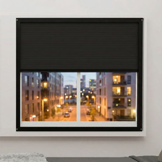 BlackoutBlende – komplette Verdunkelung in Sekunden- ohne Bohren